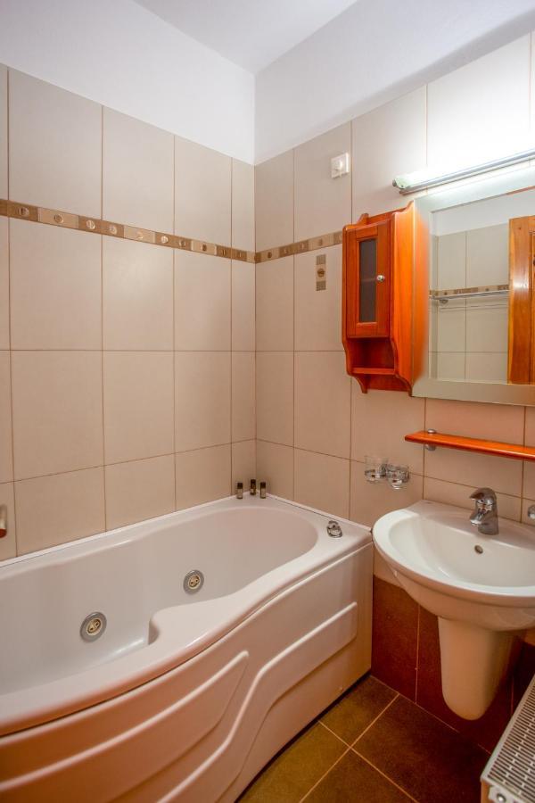 Hotel Adonis Metsovo Bagian luar foto