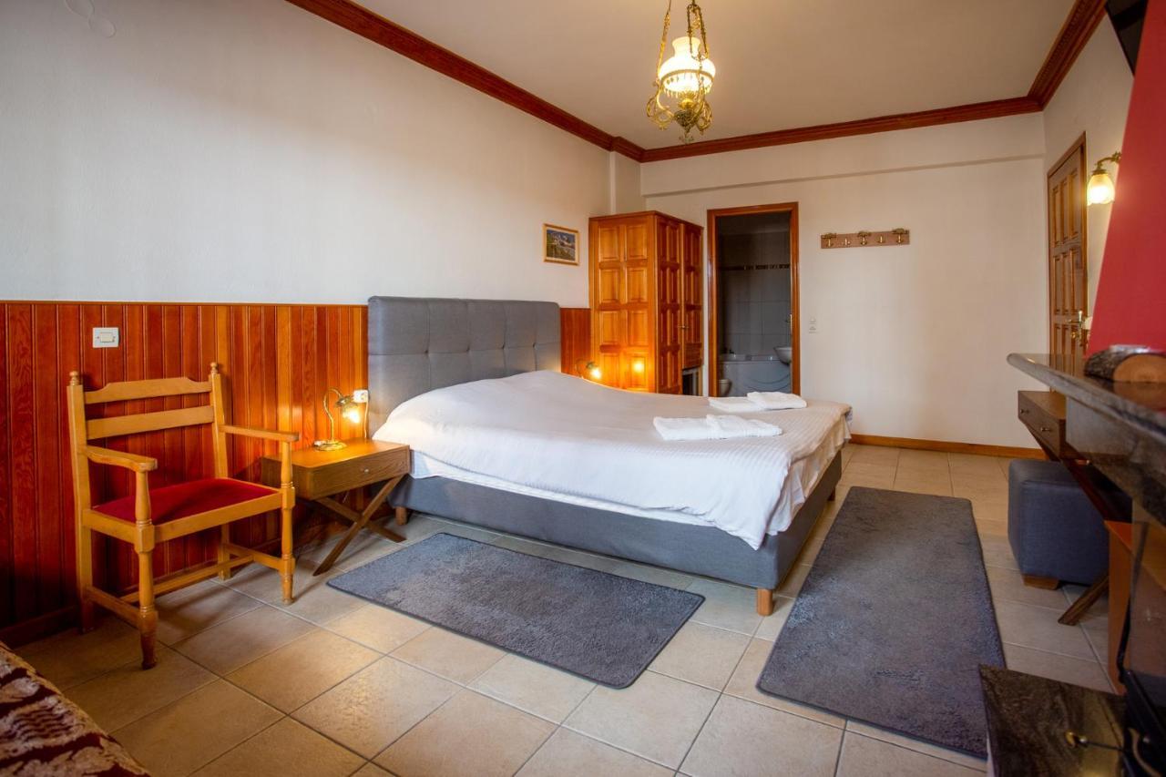 Hotel Adonis Metsovo Bagian luar foto