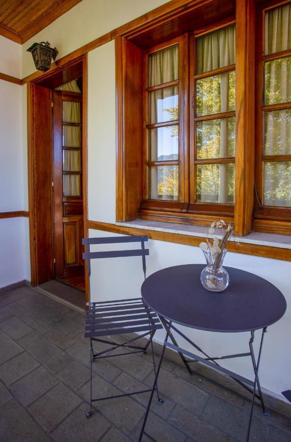 Hotel Adonis Metsovo Bagian luar foto